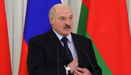 Кремль приструнил побежавшего на Запад Лукашенко