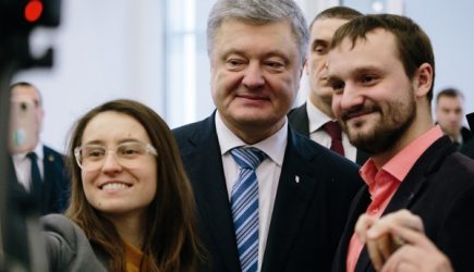 Порошенко признался в любви и был обруган