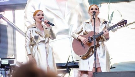 Скандал вокруг дуэта Anna Maria и Крыма оценила мать украинских певиц