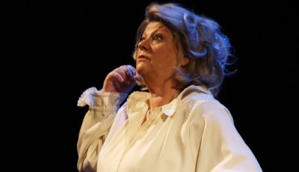 Раскрывшая рот Пугачева сразила наповал огорошенную Муравьеву