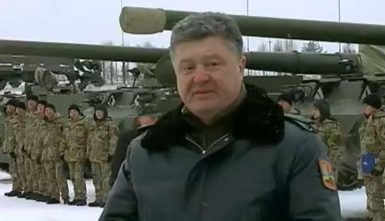 Порошенко заявил, что в Донбассе танков больше, чем у ведущих стран Европы