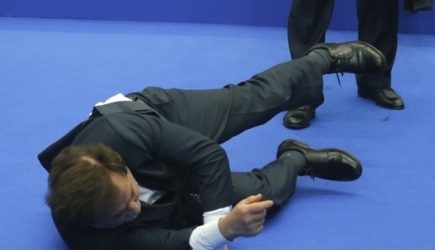 Скандал во время послания Путина… Кто валялся на полу?