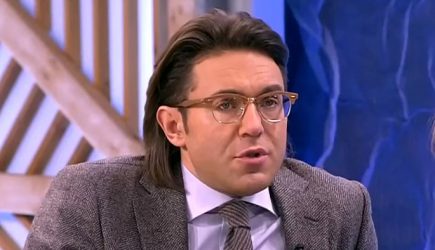 Малахов приголубил рыдающую жену Кокорина