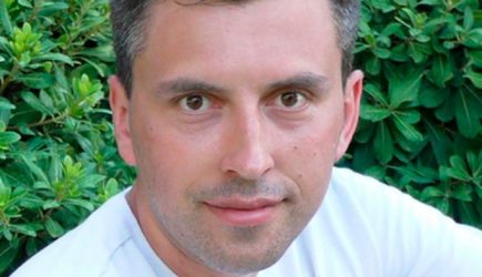 Чиновника «Роскосмоса» затравили за «скотобазу»