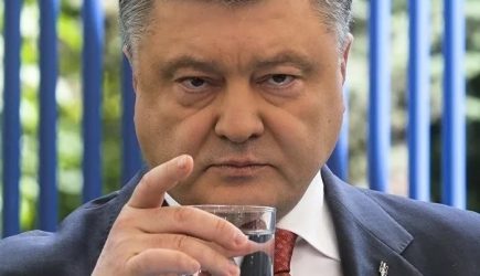 &laquo;Сушняк&raquo;: соцсети высмеяли Порошенко за&nbsp;5-литровую бутылку воды