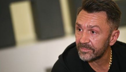 Шнуров написал стихотворение о заявившем о «скотобазе» чиновнике «Роскосмоса»