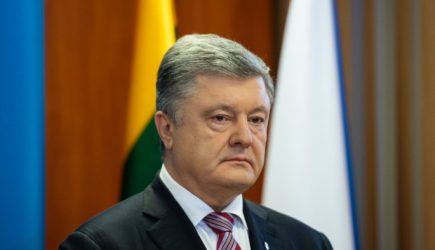 Порошенко ввел в Донбасс войска на бронетехнике из Чернобыля