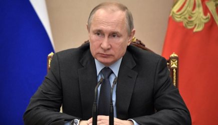 Во время поздравления Путина случился конфуз