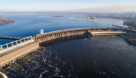 Взрыв ДнепроГЭС остановит российские танки