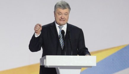 Загнанный в угол Порошенко готовит побег из страны