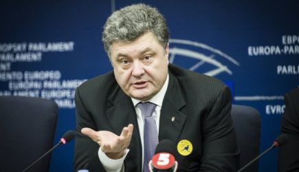 Оппозиция Украины призвала Порошенко покаяться на коленях за годы горя и нищеты