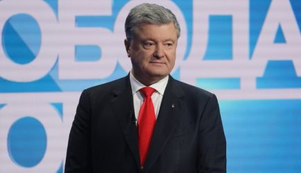 Порошенко отговорил украинцев вставать на колени перед Путиным