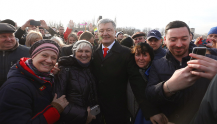 Вышедшего к народу Порошенко прилюдно унизили