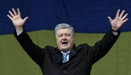 Порошенко заявил об &laquo;угрозе откатиться под имперскую Россию&raquo;