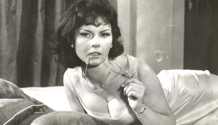 В возрасте 87 лет скончалась сыгравшая девушку Бонда актриса Надя Регин