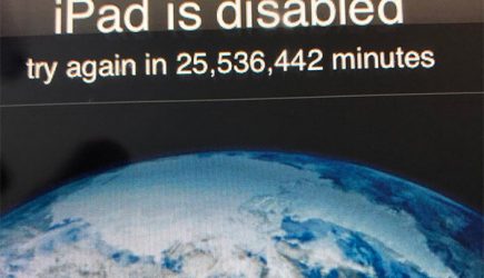 Ребенок заблокировал iPad на полвека