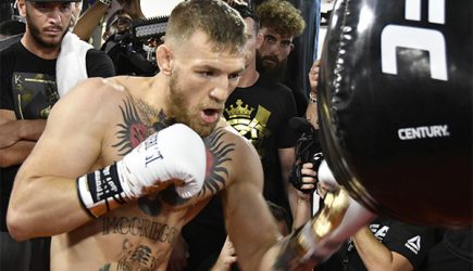 Макгрегор устроил драку в баре после слов о русских