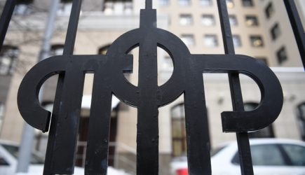 Сотрудница пенсионного фонда оформила своему отцу пенсию в 150 тысяч рублей