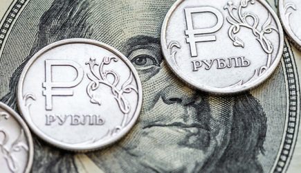 Уже в апреле: рубль рухнет и разорит миллионы россиян