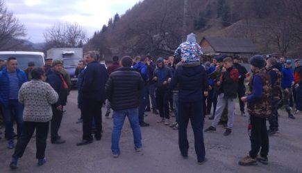 На западе Украины начался бунт из-за забора на границе с Румынией