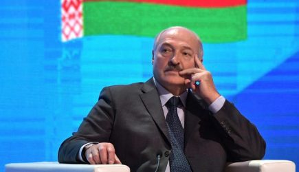 «Будем в окопах вместе»: Лукашенко оправдался за «антироссийские» высказывания