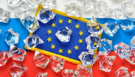 Устали все: французы заставят Европу снять санкции с России