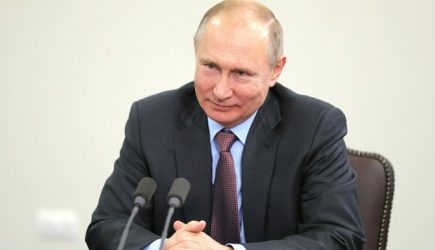 Путин в окружении «девочек» довел украинцев до бешенства