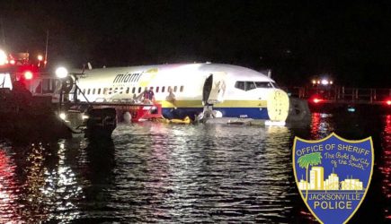 Видео с места ЧП с Boeing-737 во Флориде опубликовали в Сети