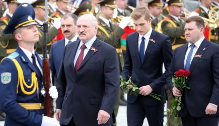 Лукашенко оценил вероятность свержения власти в Белоруссии