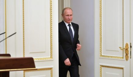 &#171;На руках носил&#187;: Путин рассказал о помощи соседке