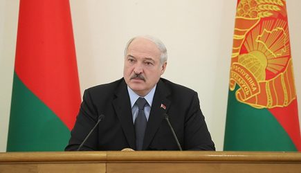 Путин устроил разнос не признавшему Крым Лукашенко