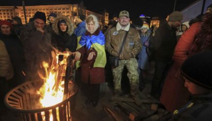 Это катастрофа: Киев обрек бедных украинцев на нищету