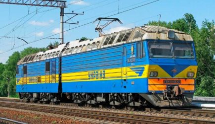 Украинцы требуют вернуть поезда в Крым