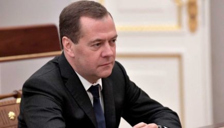 Как у Путина: Медведев получил неожиданный подарок. Видео