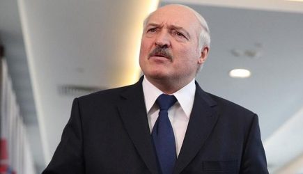 Лукашенко объяснил отсутствие на параде Победы в Москве