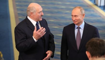Лукашенко подталкивают к удару по Путину