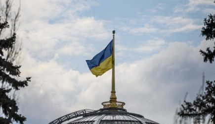 Осталось недолго: соседи растаскивают Украину по частям