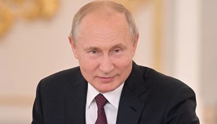 Маленький мальчик прервал речь Путина: как повел себя президент