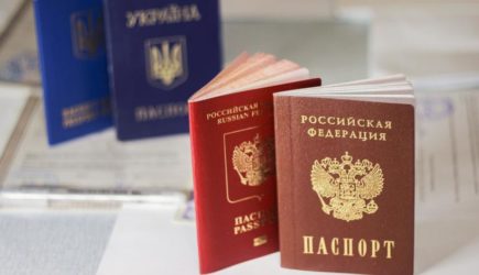 Обобрать до нитки: жителей Донбасса накажут за российские паспорта