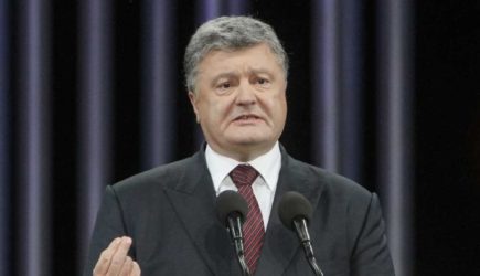 &#171;Отыгранный материал&#187;: Порошенко закатил истерику после удара в спину от Зеленского