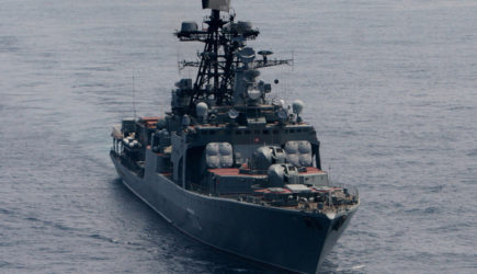 Американский крейсер подрезал российский корабль