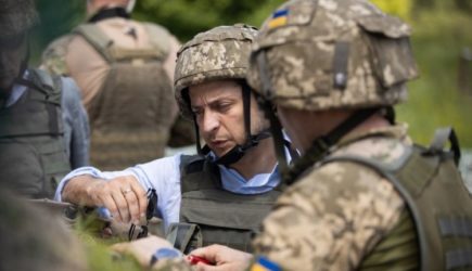 Зеленский заявил о готовности ВСУ жестко отвечать на обстрелы в Донбассе
