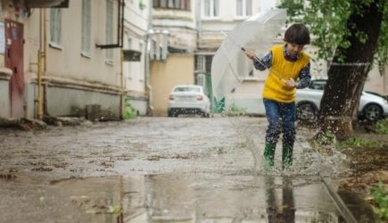 Мать заметила на руке сына странное покраснение и спасла ему жизнь