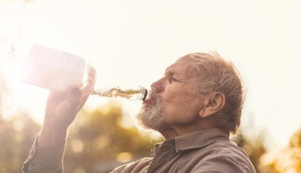 Сила в воде: как питьевой режим влияет на потенцию