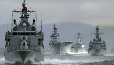 Корабль НАТО преградил путь фрегату РФ: дальнейшее удивило