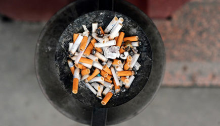 Мужчина проучил неряшливого соседа-курильщика и нашел поддержку в сети