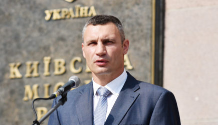 Зеленский потребовал уволить Кличко