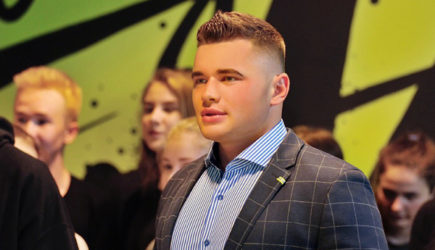 Российский депутат простил обидчиков за &laquo;бровки и ноготочки&raquo; и забрал заявление