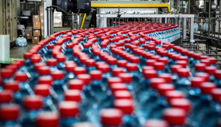 Четверть питьевой воды в России оказалась подделкой