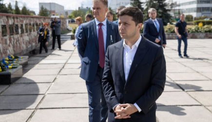 Зеленский отказал в доверии чиновникам и захотел войти в историю